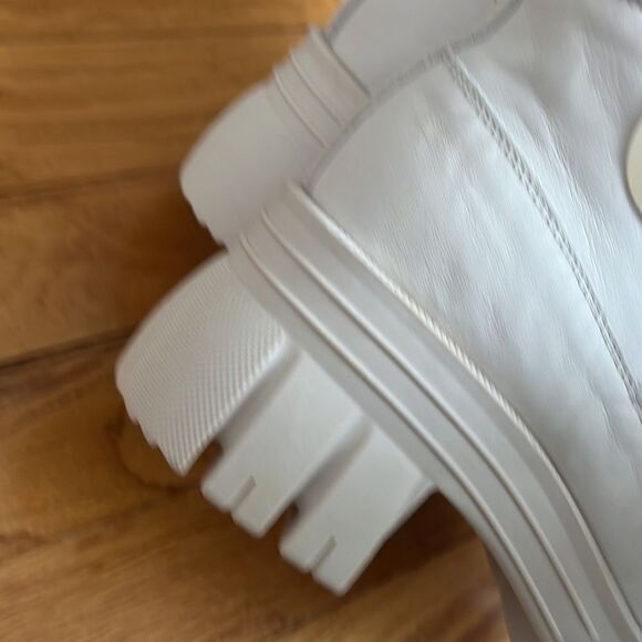 Aldo Nydoremas White Leather Sherpa Trim Lace Up Lug Sole Booties Size 7 - Picture 5 of 8